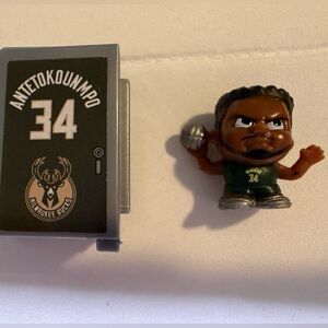 NBA Milwaukee Bucks Antetokounmpo 34 Teenymate Lockers